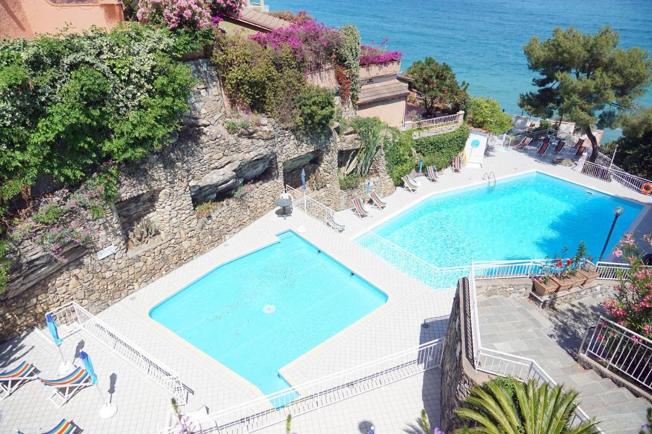 C22 Beachfront Villa - Spa Bath, Pool, Private Beach, Parking Free Andora Exterior foto